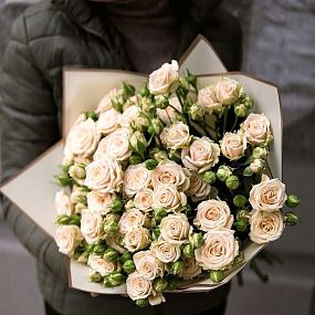Букет из 21 белой кустовой розы