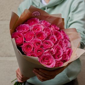 Букет из 25 розовых роз 50 см (Россия)