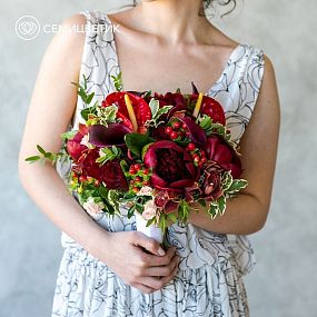 Свадебный букет из кустовой розы, антирринума и пионов