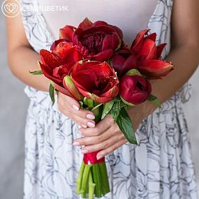 Свадебный букет из амариллиса и пионов
