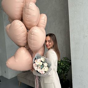 15 ранункулюсов и связка Шаров