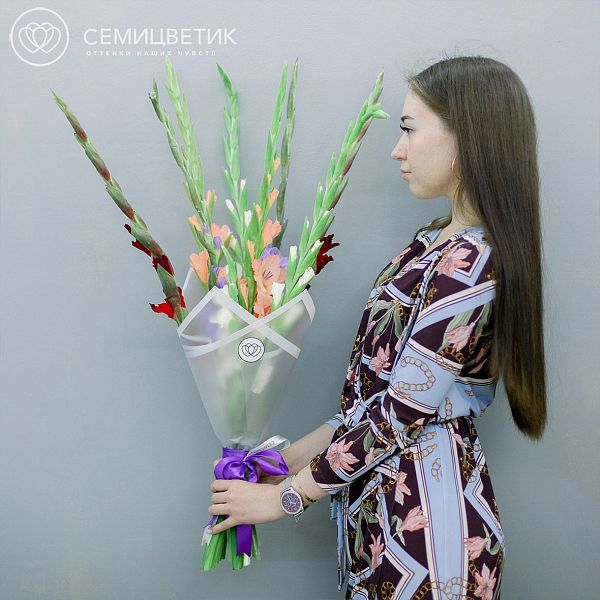 Букет из 15 гладиолусов