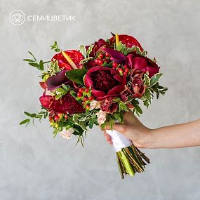 Свадебный букет из кустовой розы, антирринума и пионов