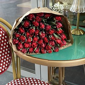 39 красных тюльпанов
